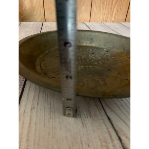 Vintage New England flaky pie crust tin table talk 5 cent 9.5" - Picture 9 of 9